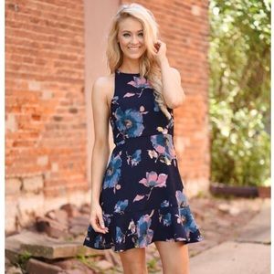 Super cute floral dress 🌸